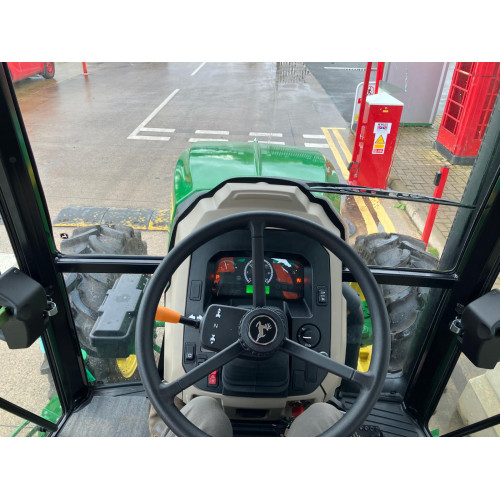 Трактор дизельный John Deere 5075E 4WD CAB (кабина с отоплением и кондиционером)